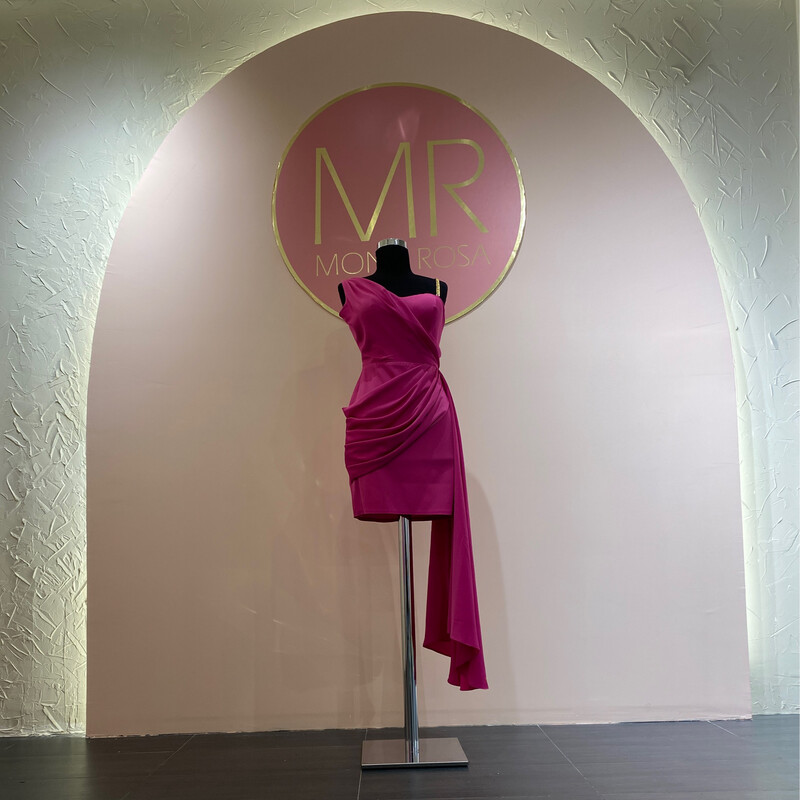 Vestido corto color fucsia de talla 40