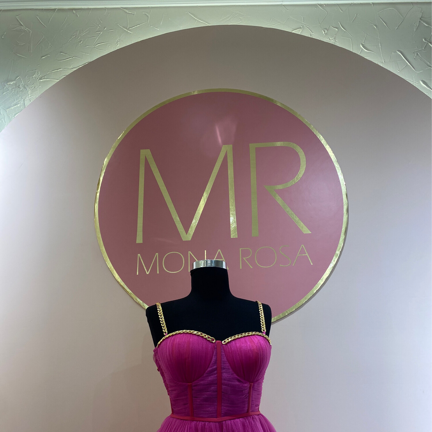 Vestido corto color fucsia de diversas tallas