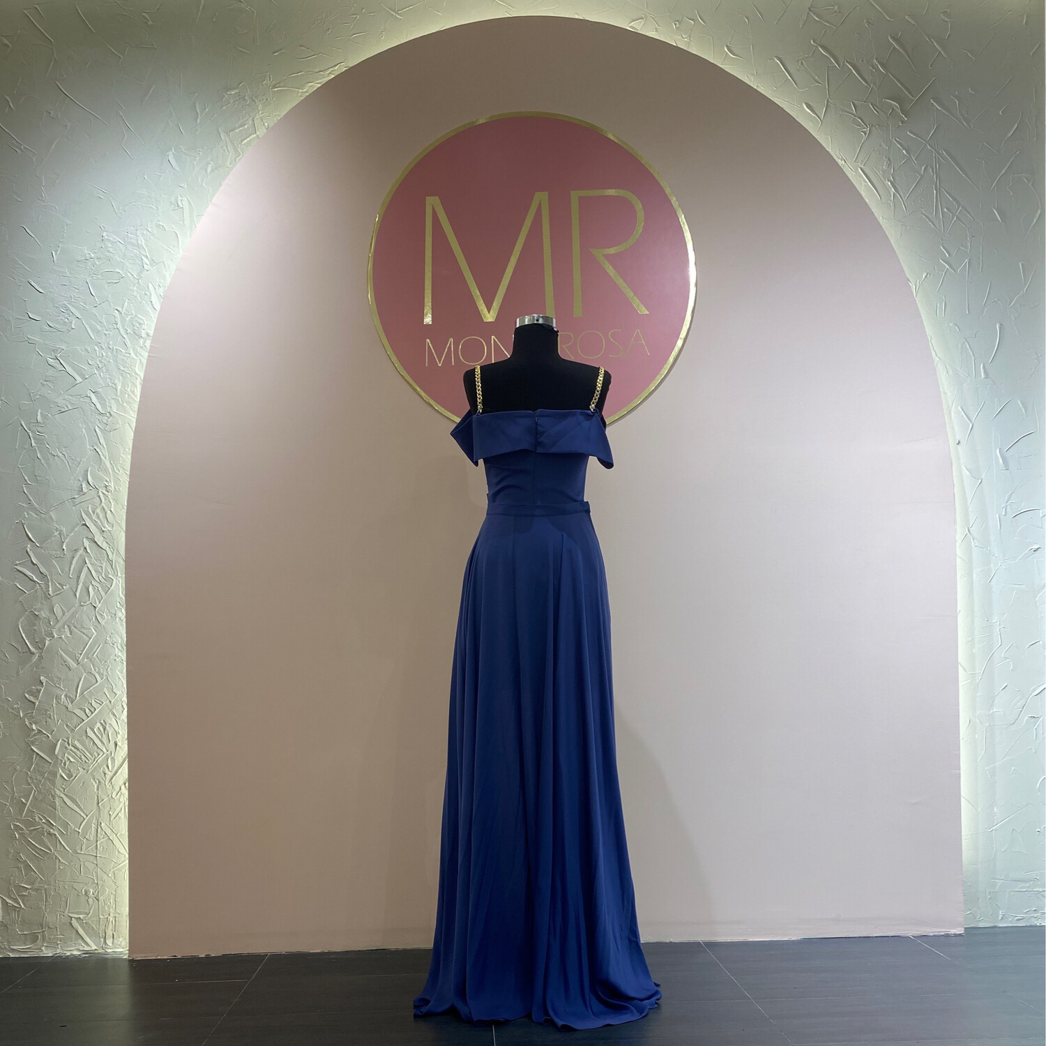 Vestido corto con sobre falda de color azul de diversas tallas Vestido corto con sobre falda de color azul de diversas tallas