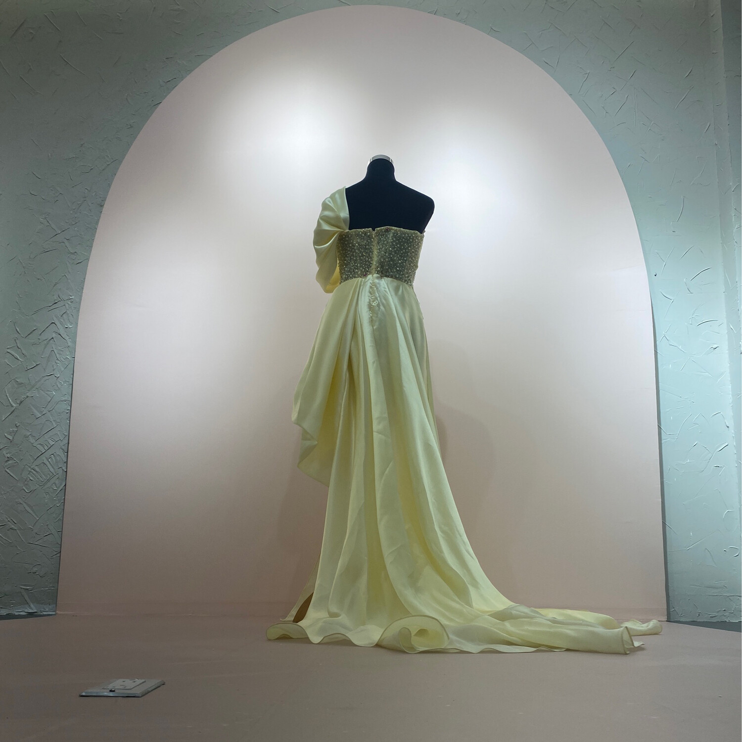 VESTIDO LARGO 	COLOR	AMARILLO	TALLA:	42	EU	/	10	US