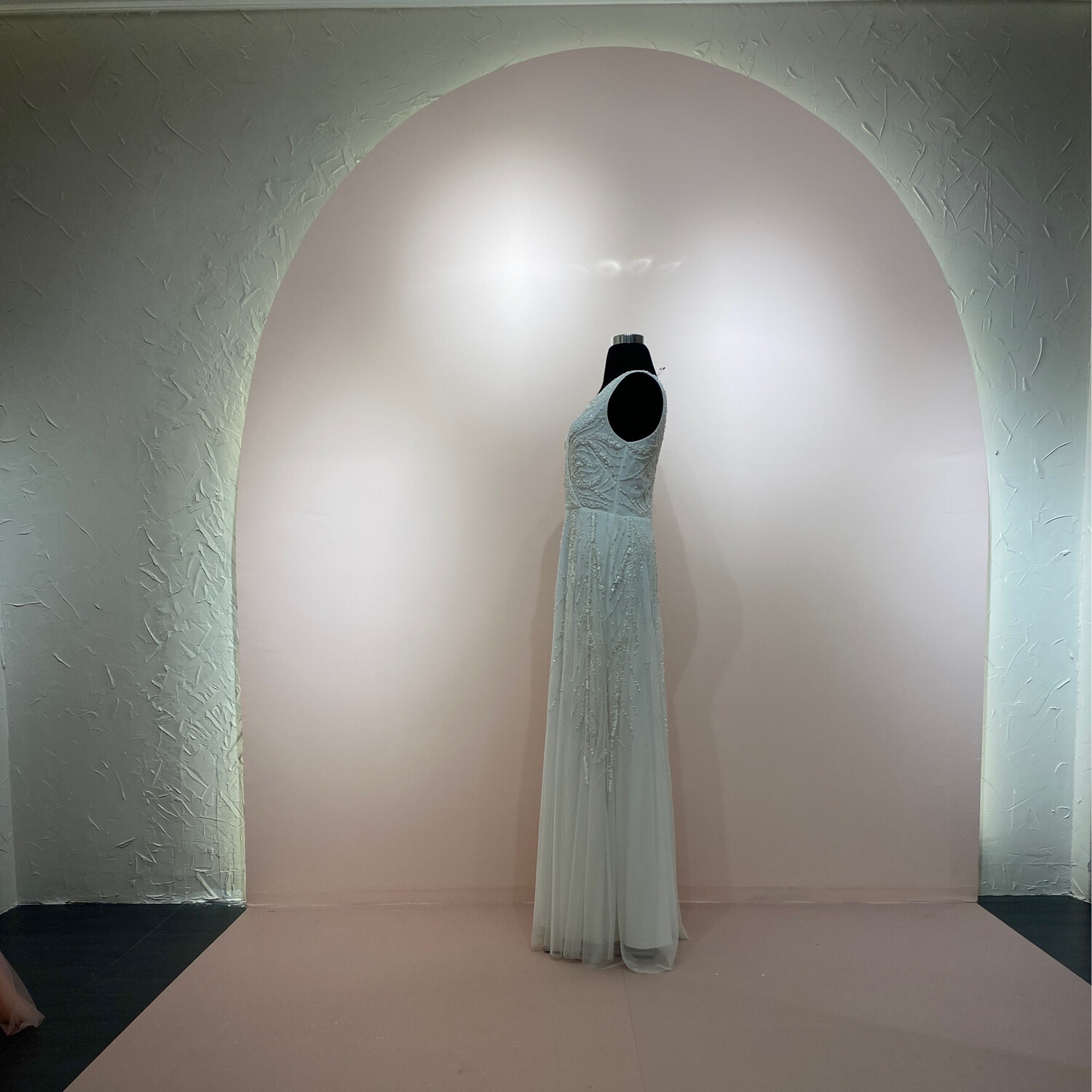 Vestido largo corte recto, color blanco. Talla S