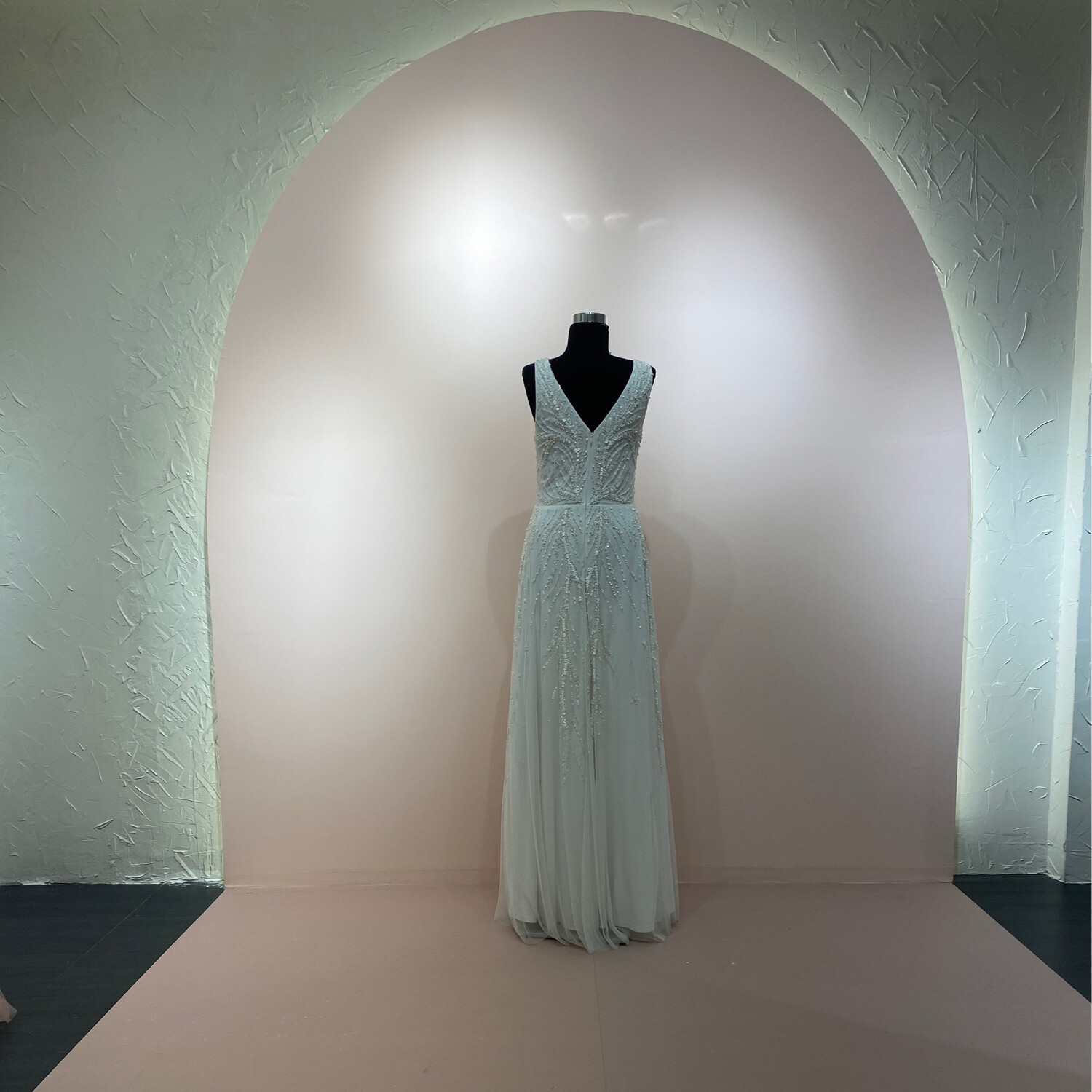 Vestido largo corte recto, color blanco. Talla S