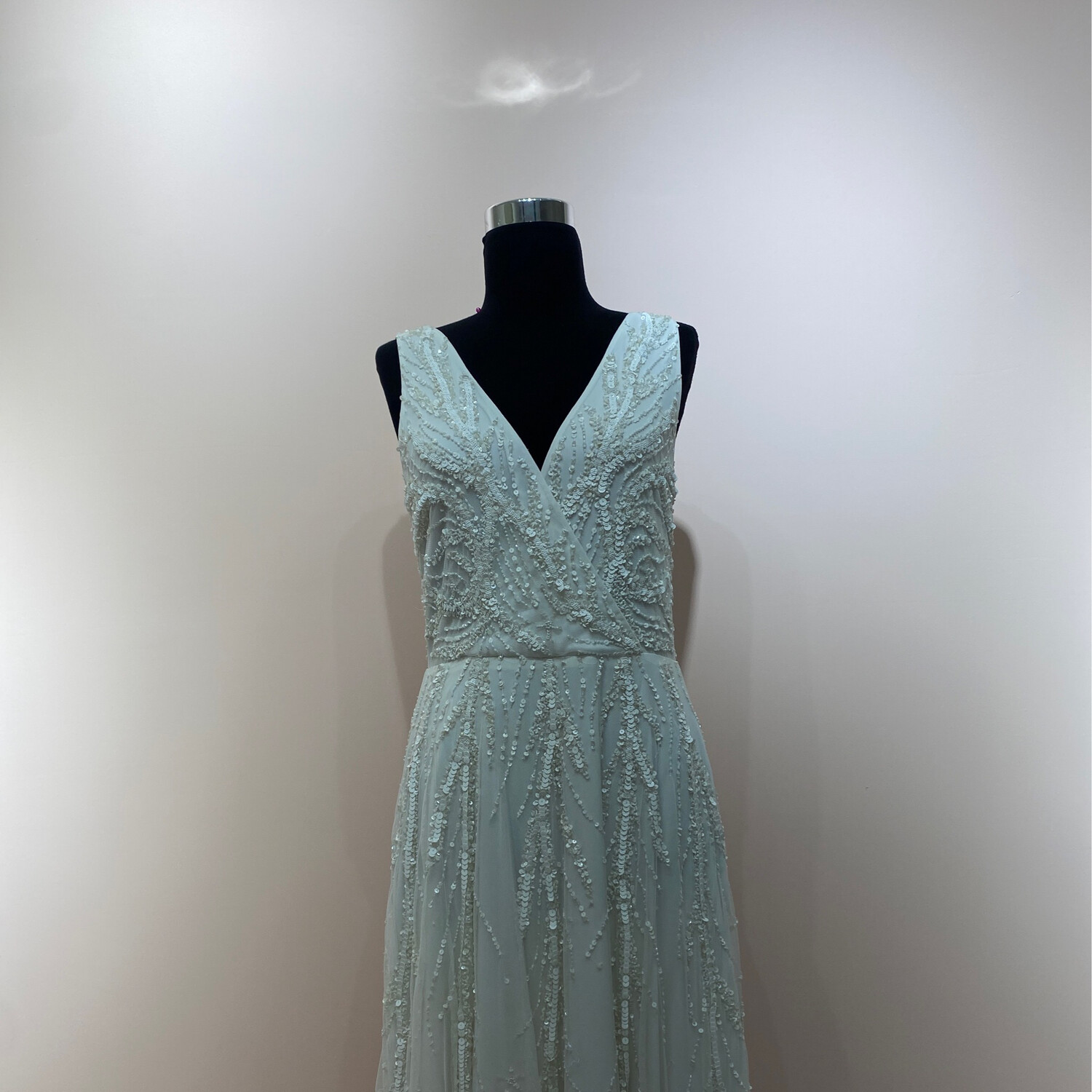 Vestido largo corte recto, color blanco. Talla S