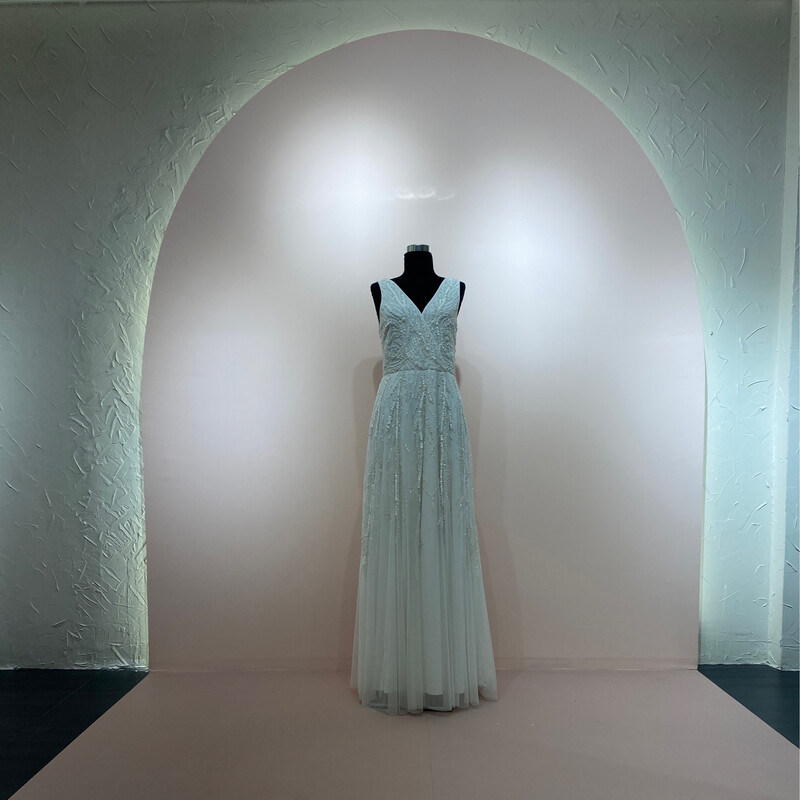 Vestido largo corte recto, color blanco. Talla S