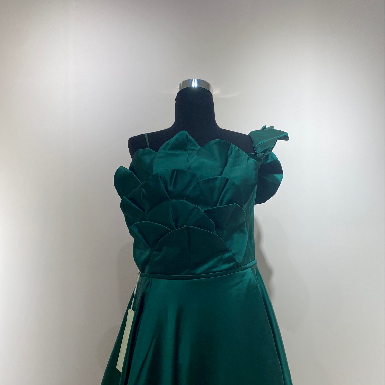 VENDIDO VESTIDO LARGO 	COLOR	VERDE	TALLA:	44	EU	o	12	US VENDIDO VESTIDO LARGO 	COLOR	VERDE	TALLA:	44	EU	o	12	US