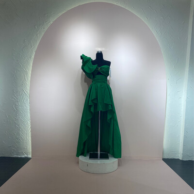 Vestido corto con sobre falda color verde