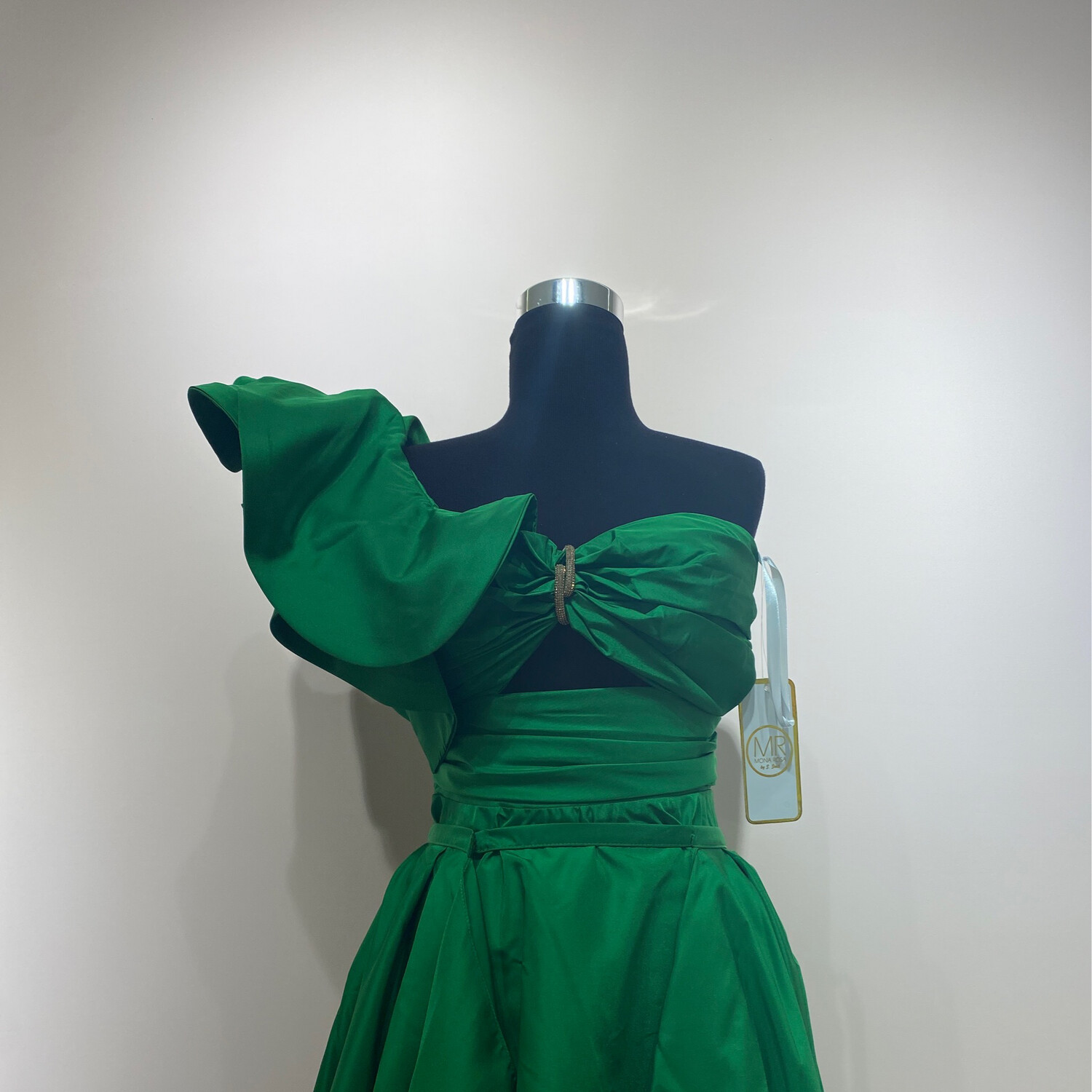 Vestido corto con sobre falda color verde