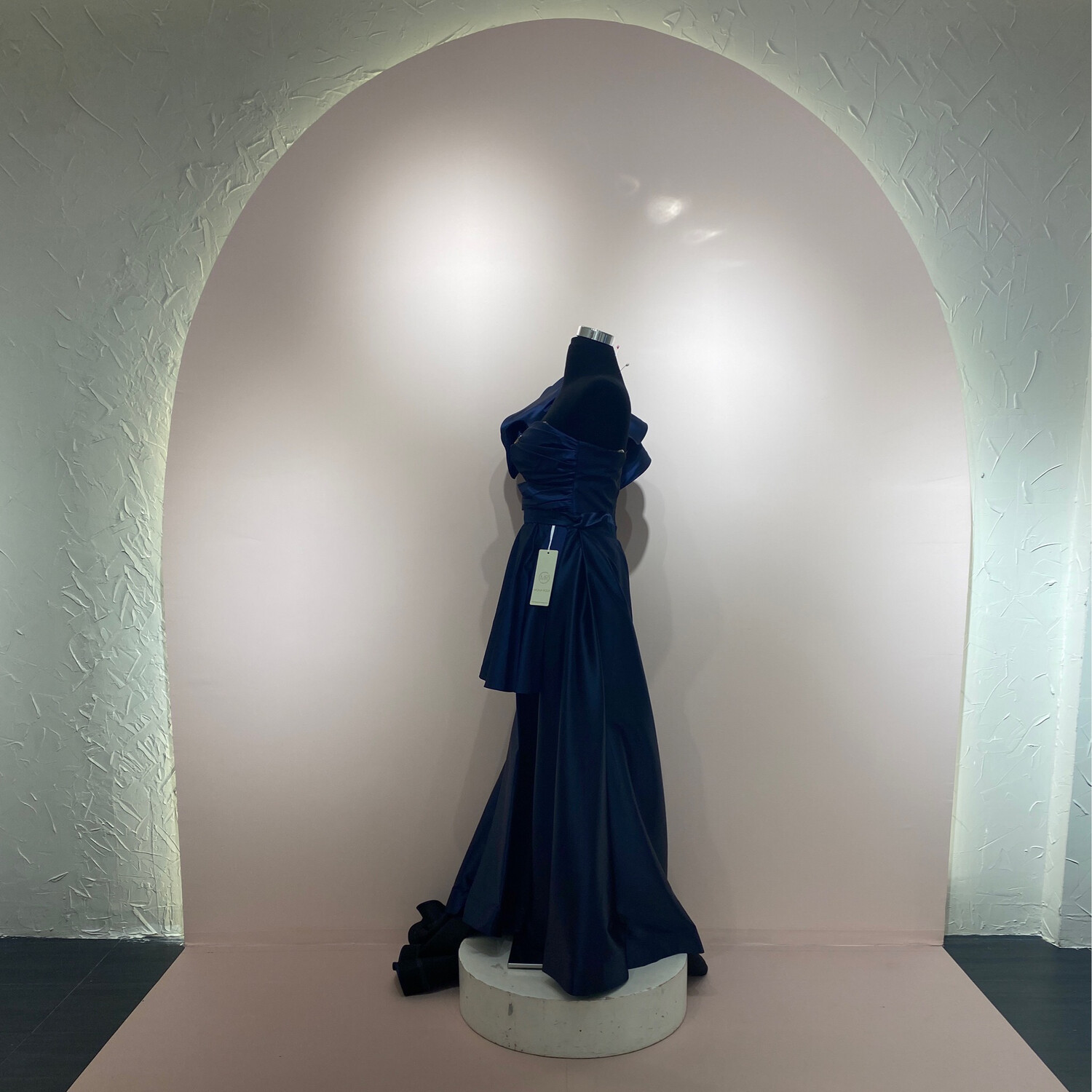 Vestido corto con sobre falda de talla 44