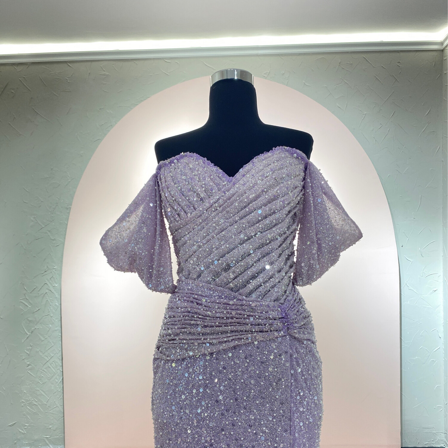 VESTIDO LARGO CON CORTE SIRENA COLOR LILA