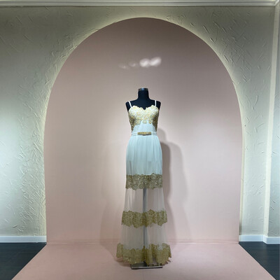 Vestido	Largo	de	color	Blanco	en	Talla:	(  S  )