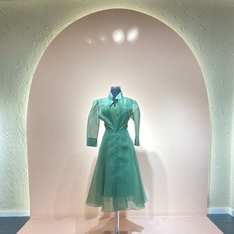 Green grass,	midi dress.