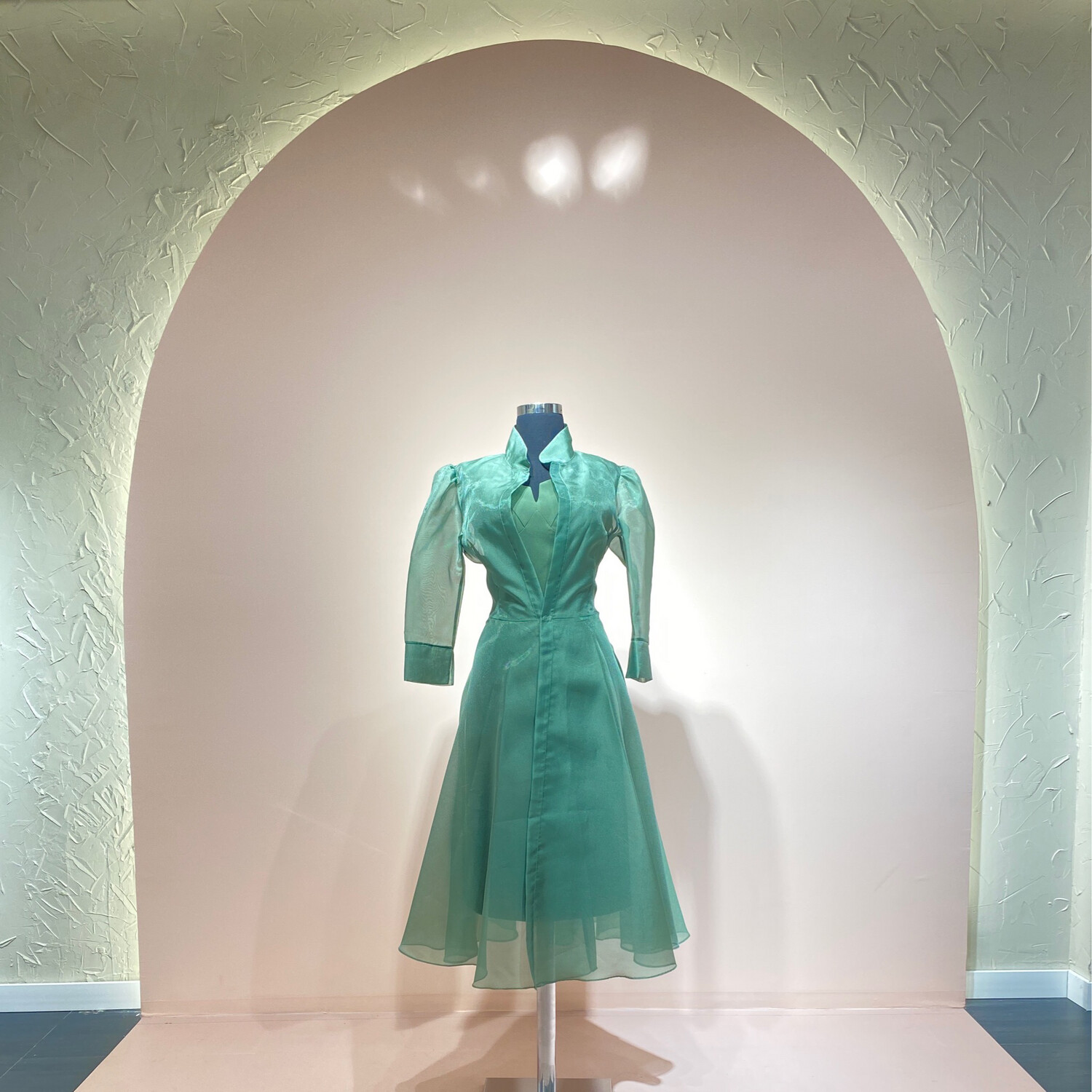 Green grass,	midi dress.