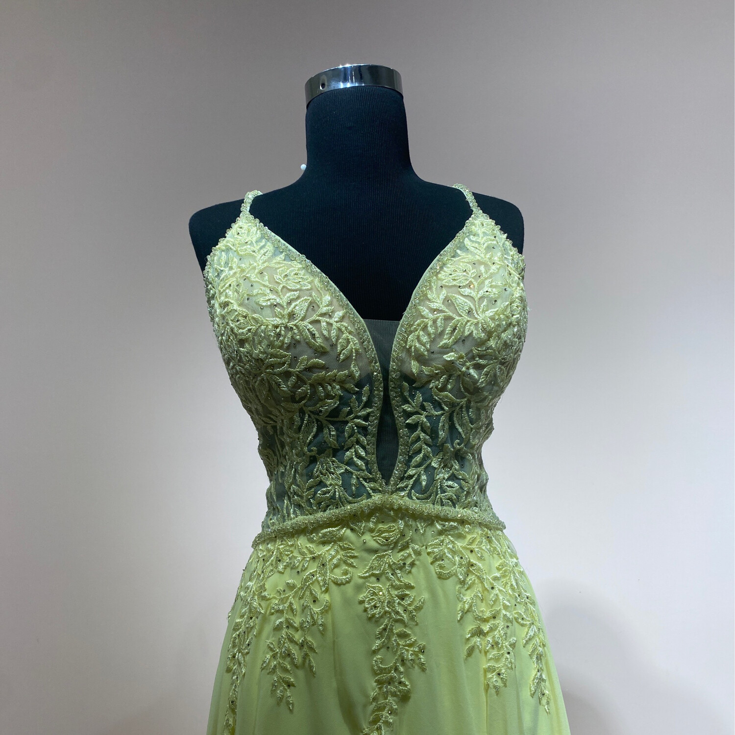 PRECIO REBAJADO -	Vestido	color	Amarillo/	Palido	de	Talla: 	16