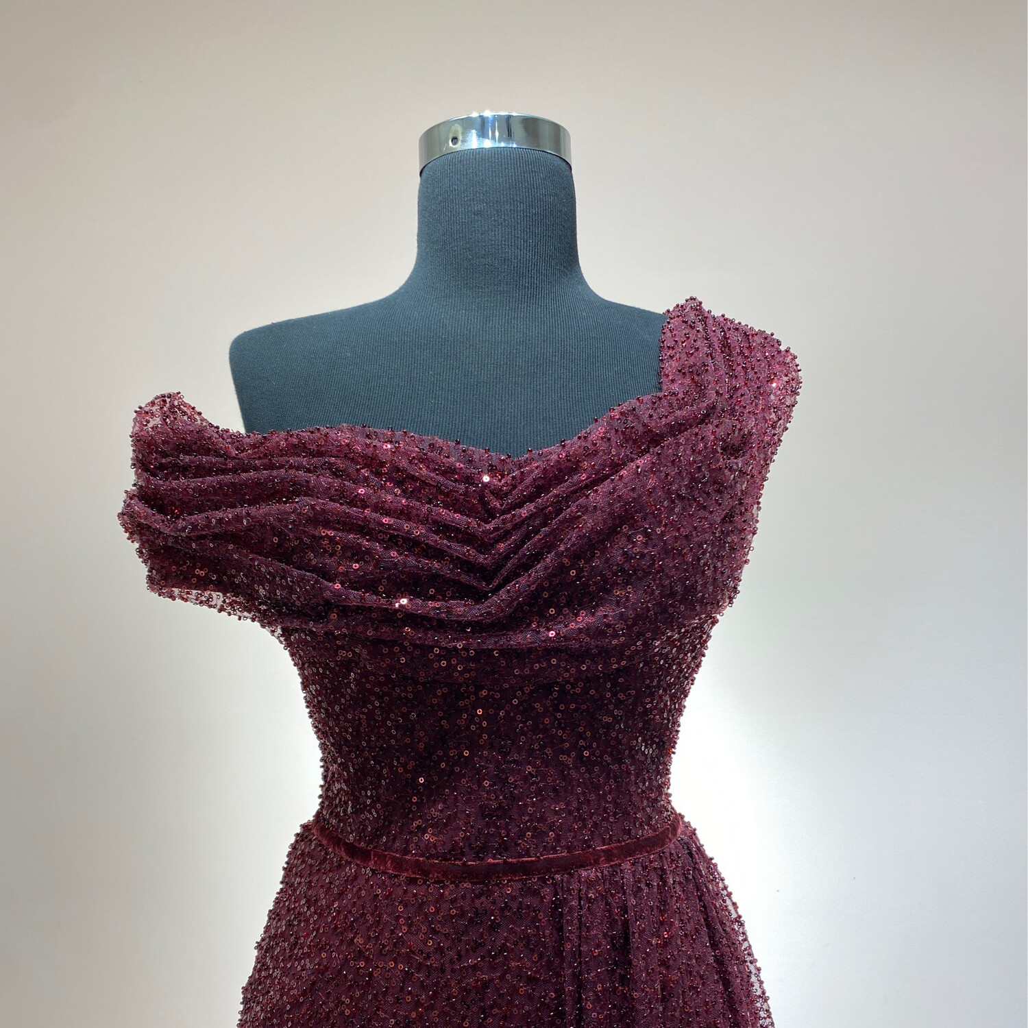 VESTIDO LARGO CORTE CAÍDO TALLA 44/S COLOR ROJO VINO