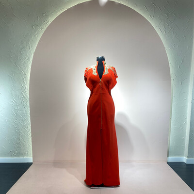 Vestido largo, color anaranjado. Talla M