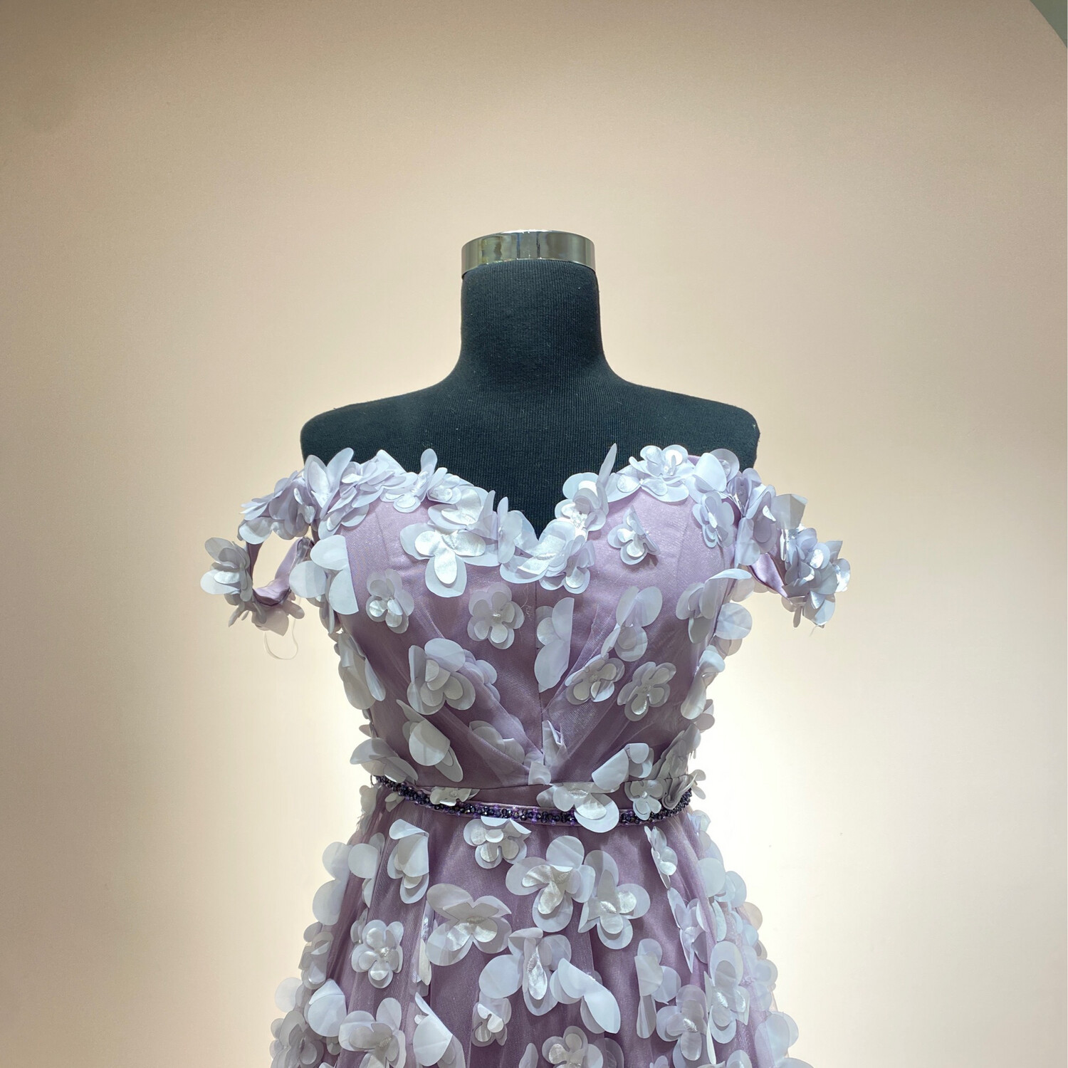 Vestido corto color lila de diversas tallas