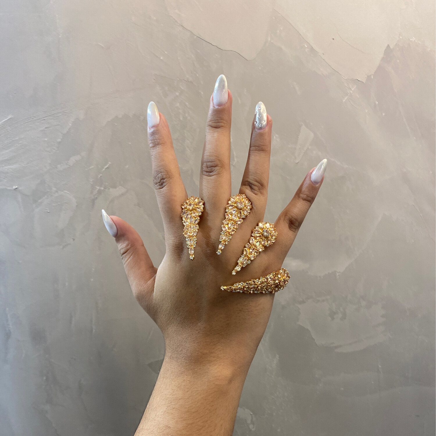 Accesorio de Mano Dorado 