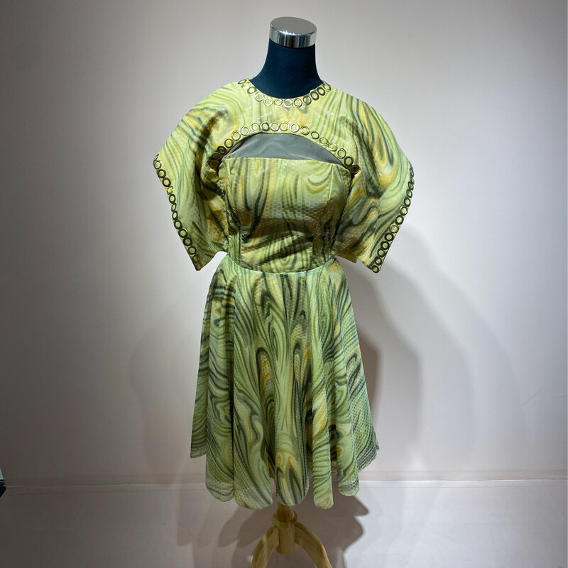 Vestido corto color verde oliva talla 40