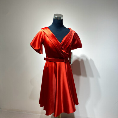 Vestido corto con color rojo