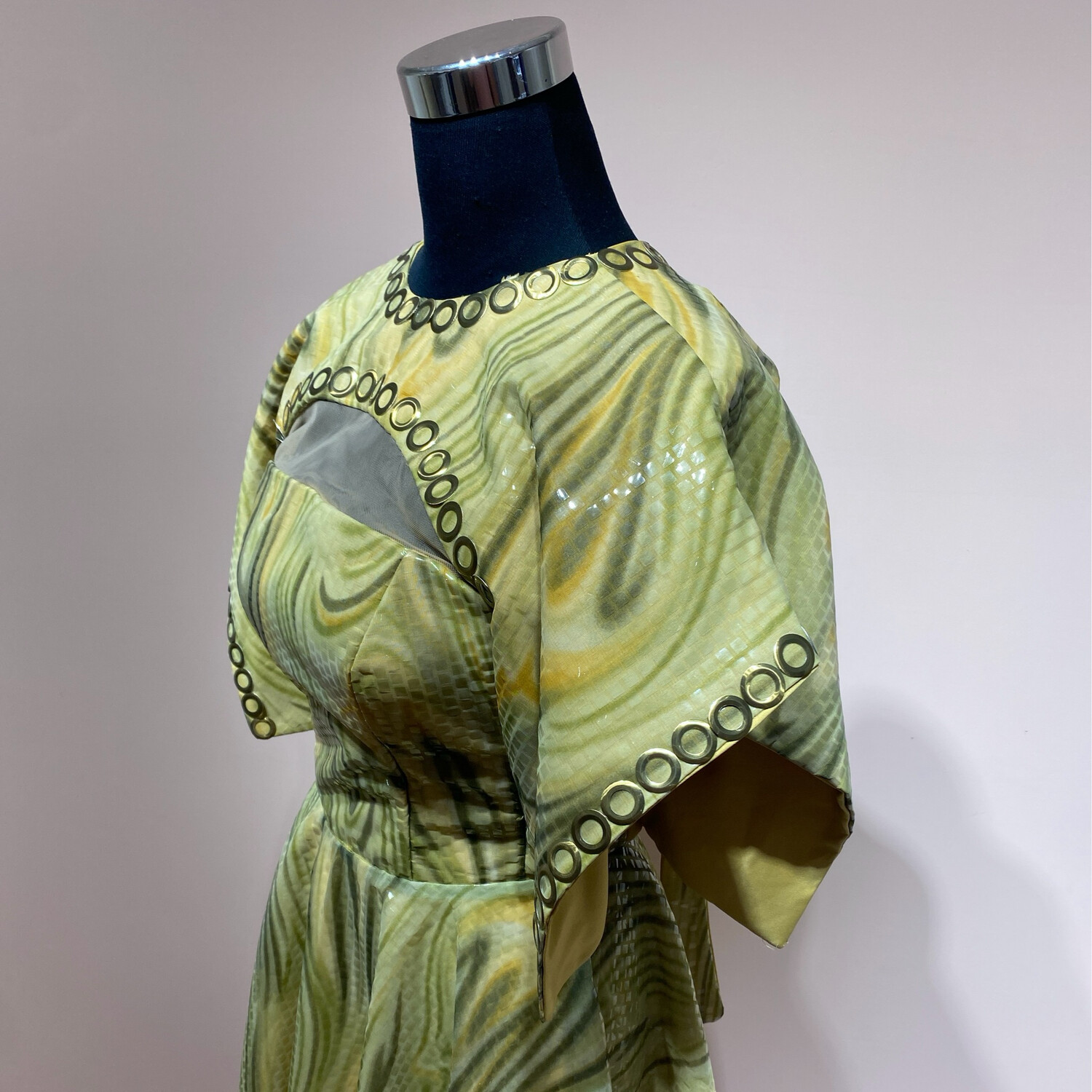 Vestido corto color verde oliva talla 40