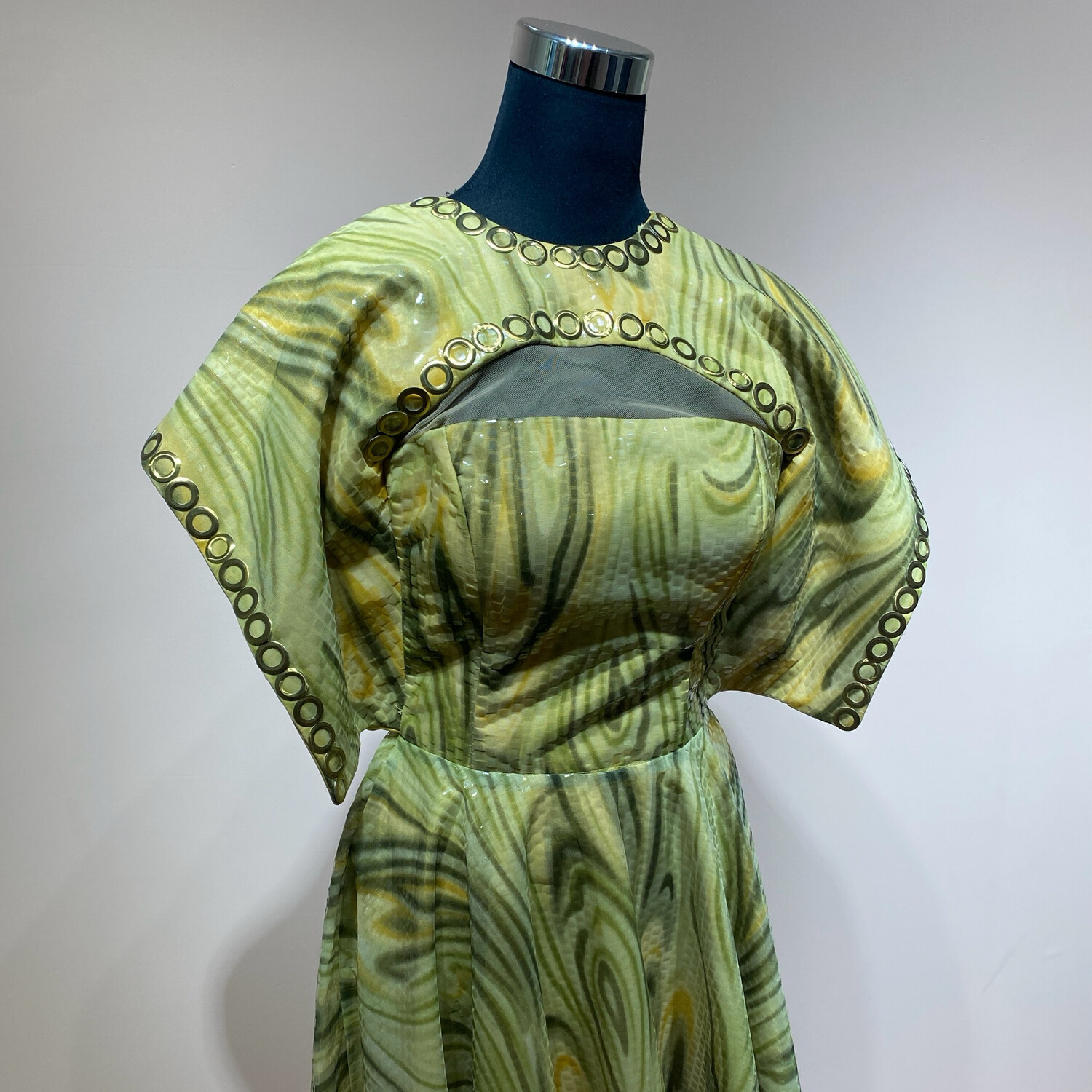 Vestido corto color verde oliva talla 40