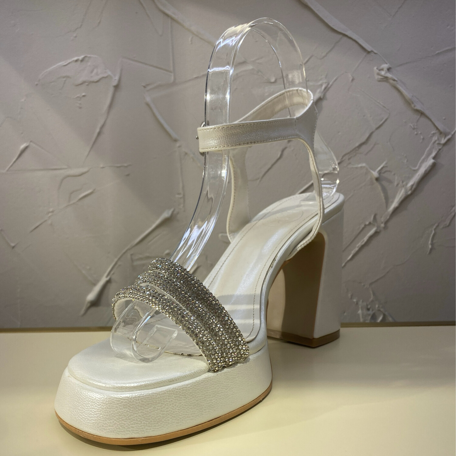 SANDALIA BLANCAS - ABIERTA DE 3 LINEAS CON BRILLANTES - TACON DE 10 CM / PLATAFORMA DE CM