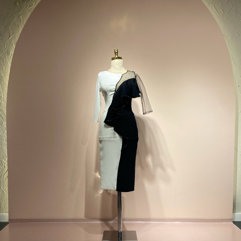 Vestido corto de 2 colores blanco y negro, de diversas tallas