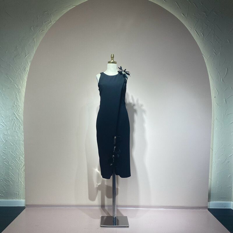 Vestido corto color negro de diversas tallas