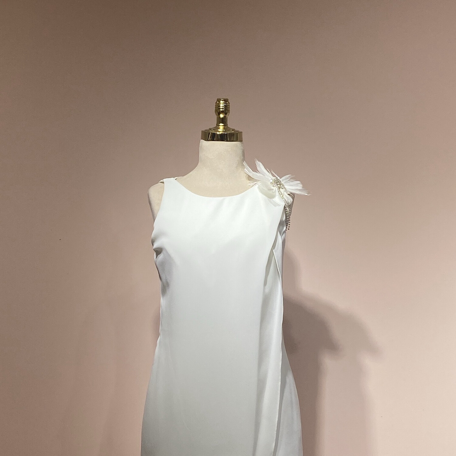 Vestido corto color blanco de diversas tallas