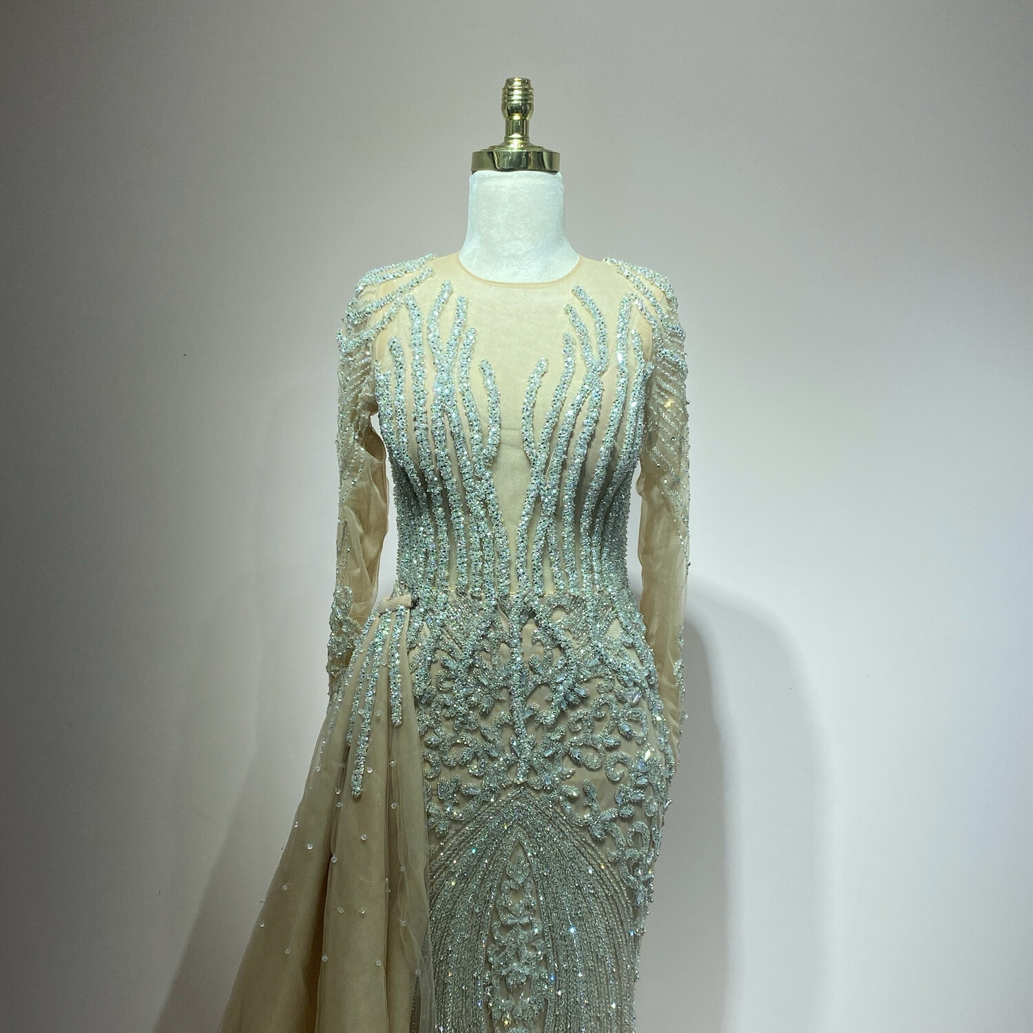 Vestido largo con sobrefalda beige talla 42