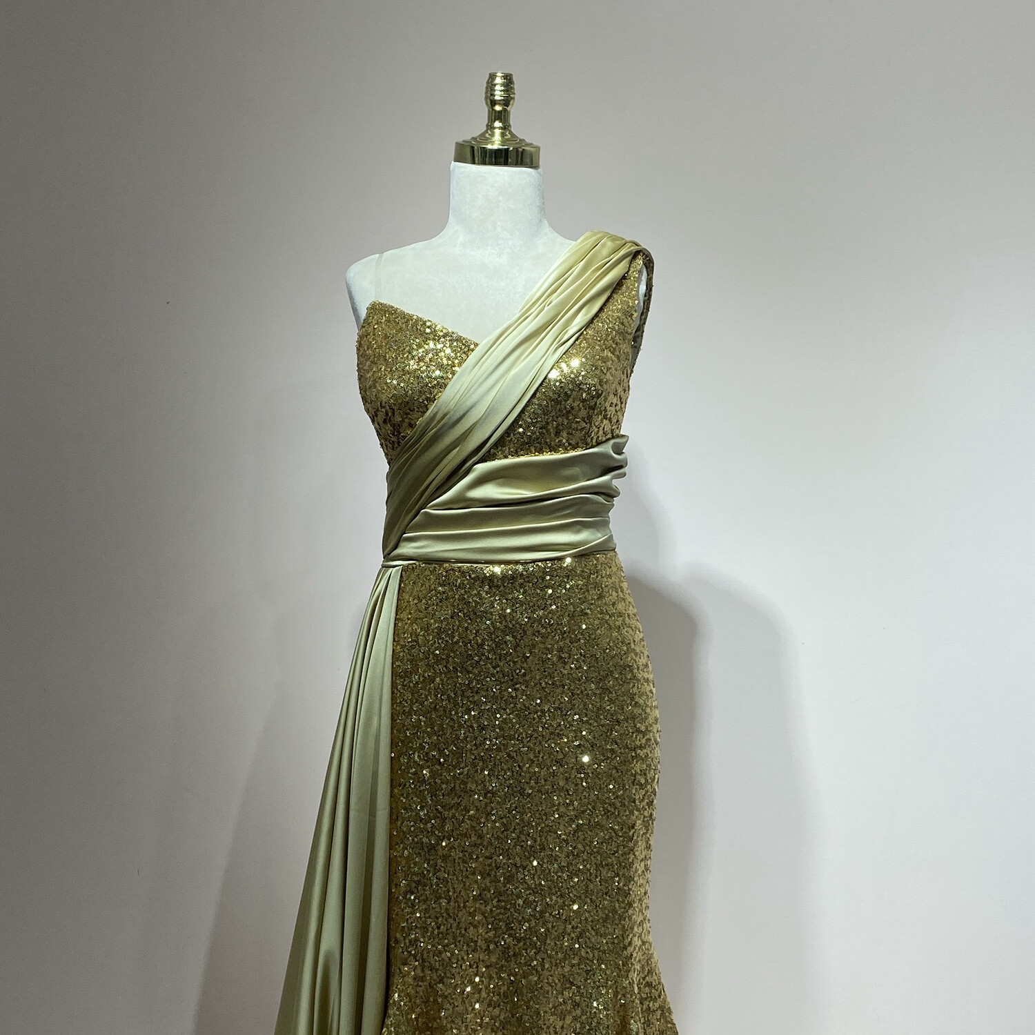 Vestido largo dorado talla 44/12