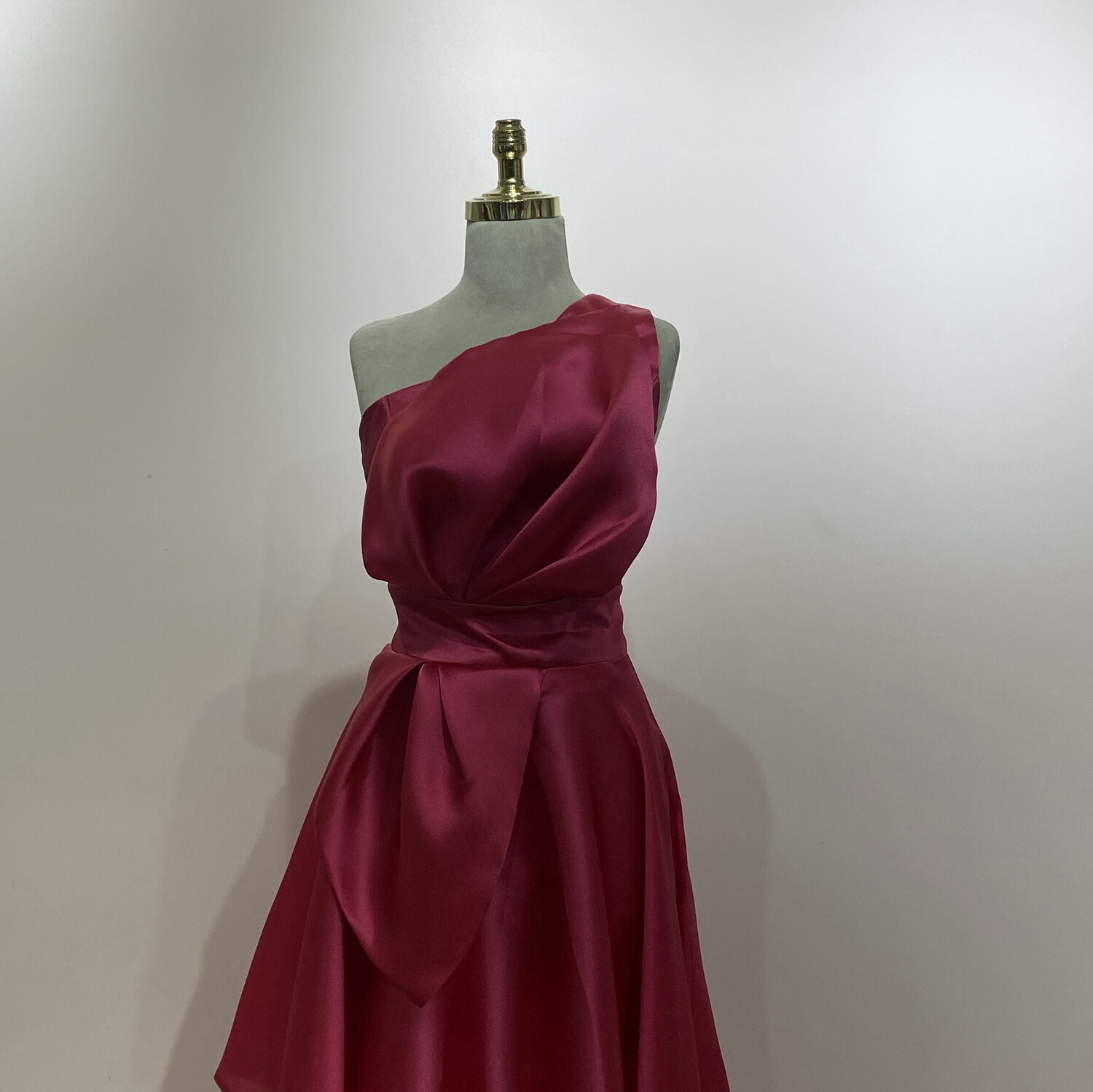 Vestido corto fucsia talla 40