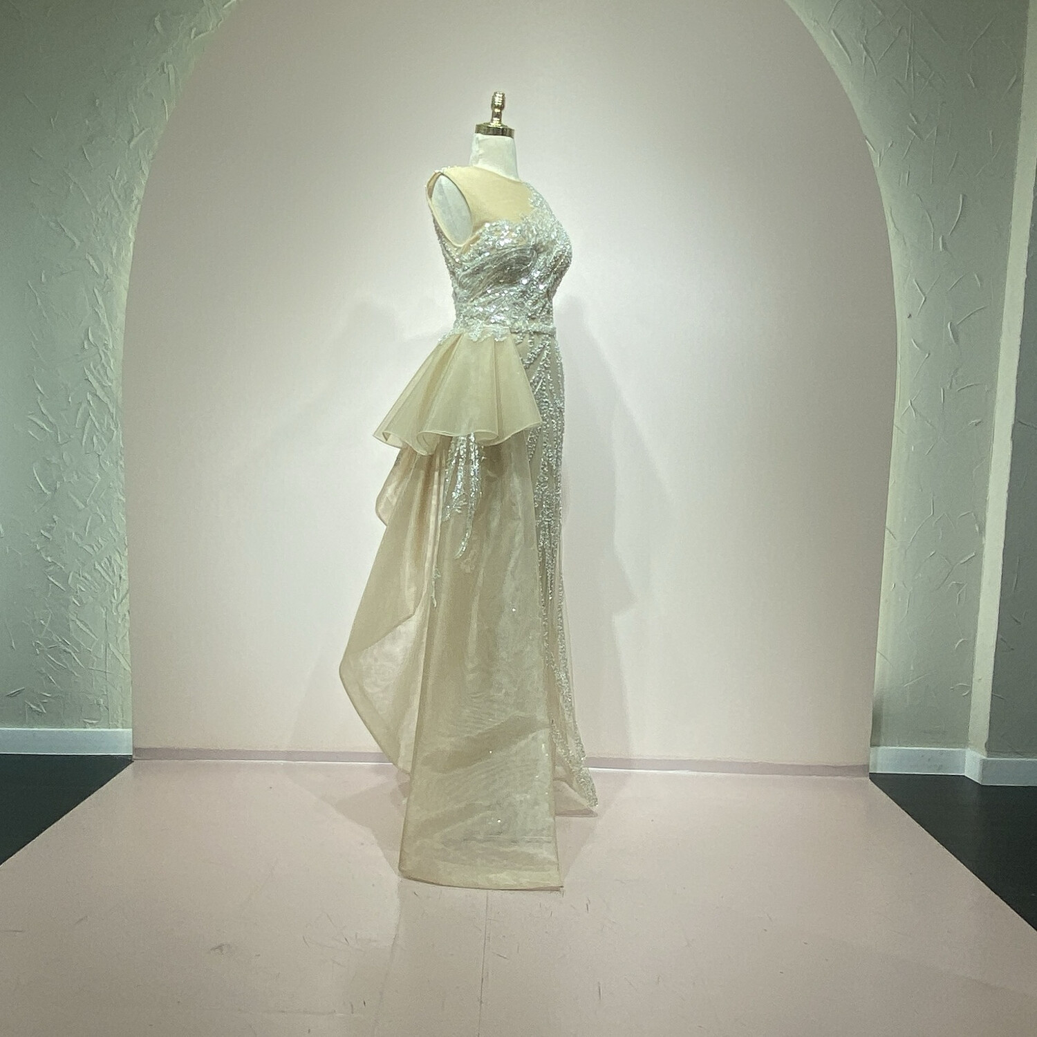 Vestido largo, color crema. Talla S