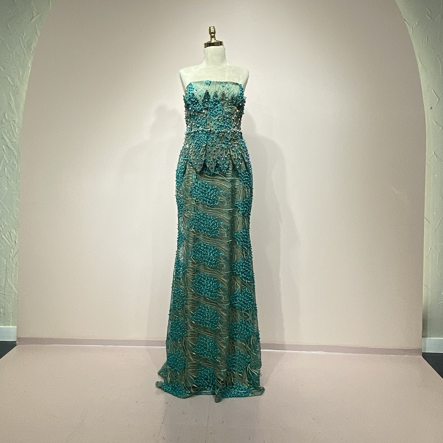 Vestido largo corte recto, color aqua. Talla L