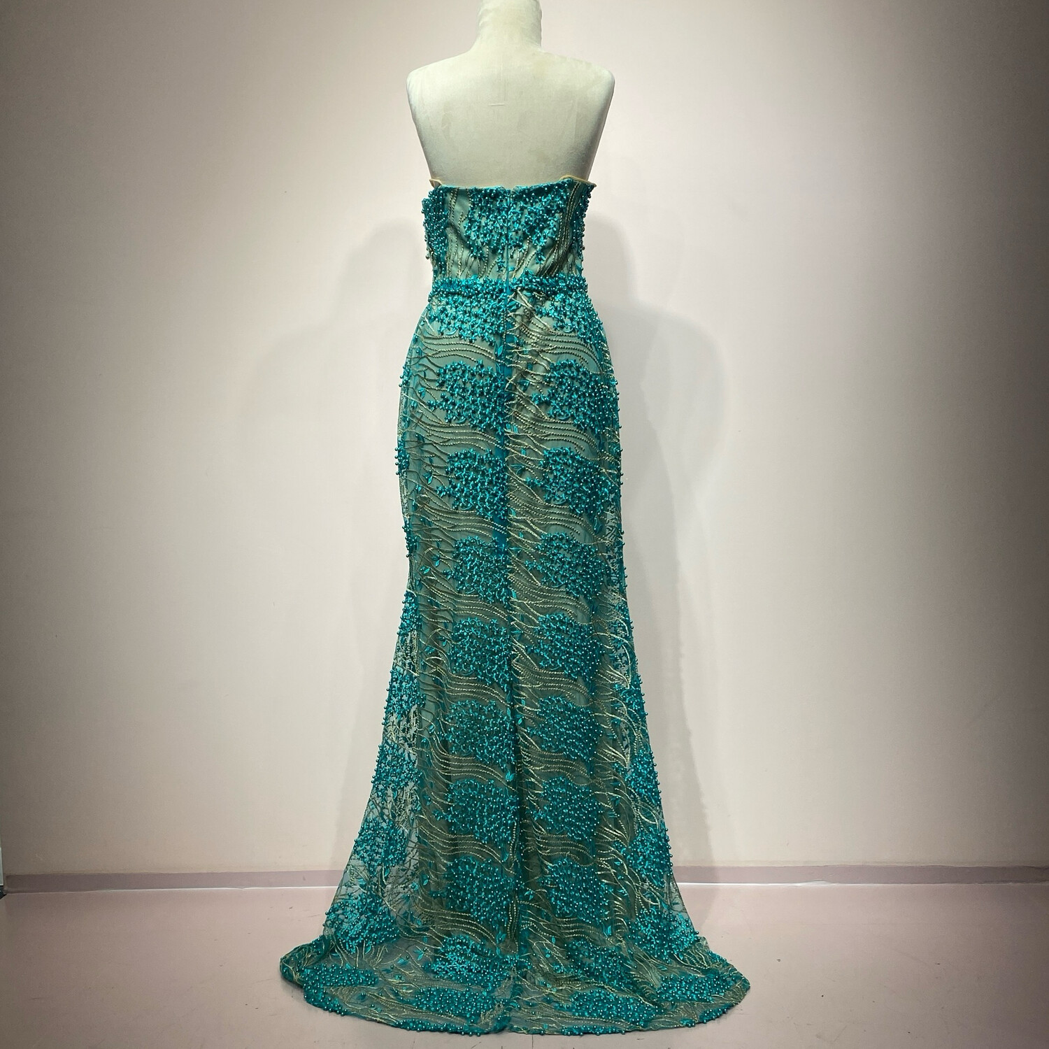 Vestido largo corte recto, color aqua. Talla L