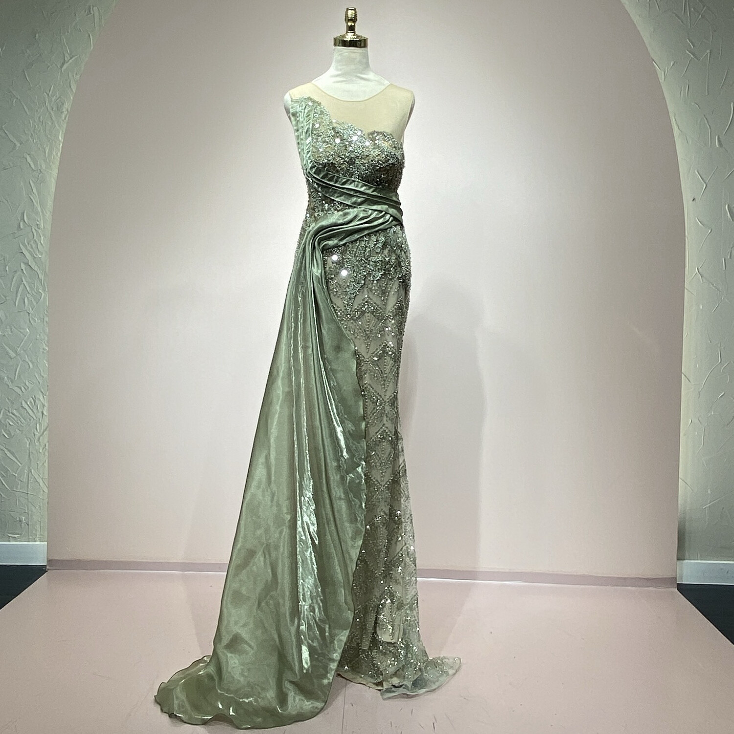 Vestido largo corte sirena, color verde olivo. Talla M