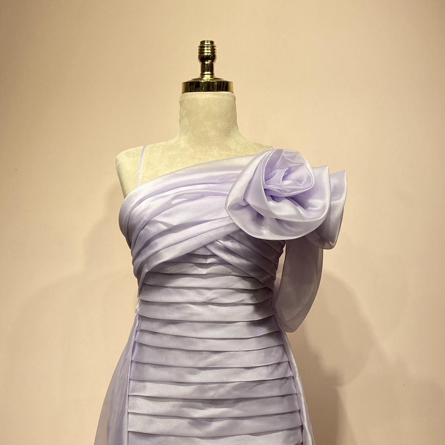 Vestido corto lila de diversas tallas