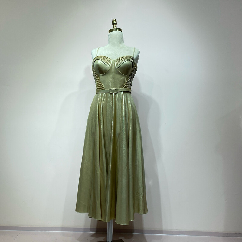 Vestido corto dorado talla de diversas tallas