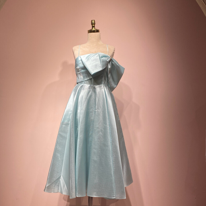 Vestido corto celeste en talla 36