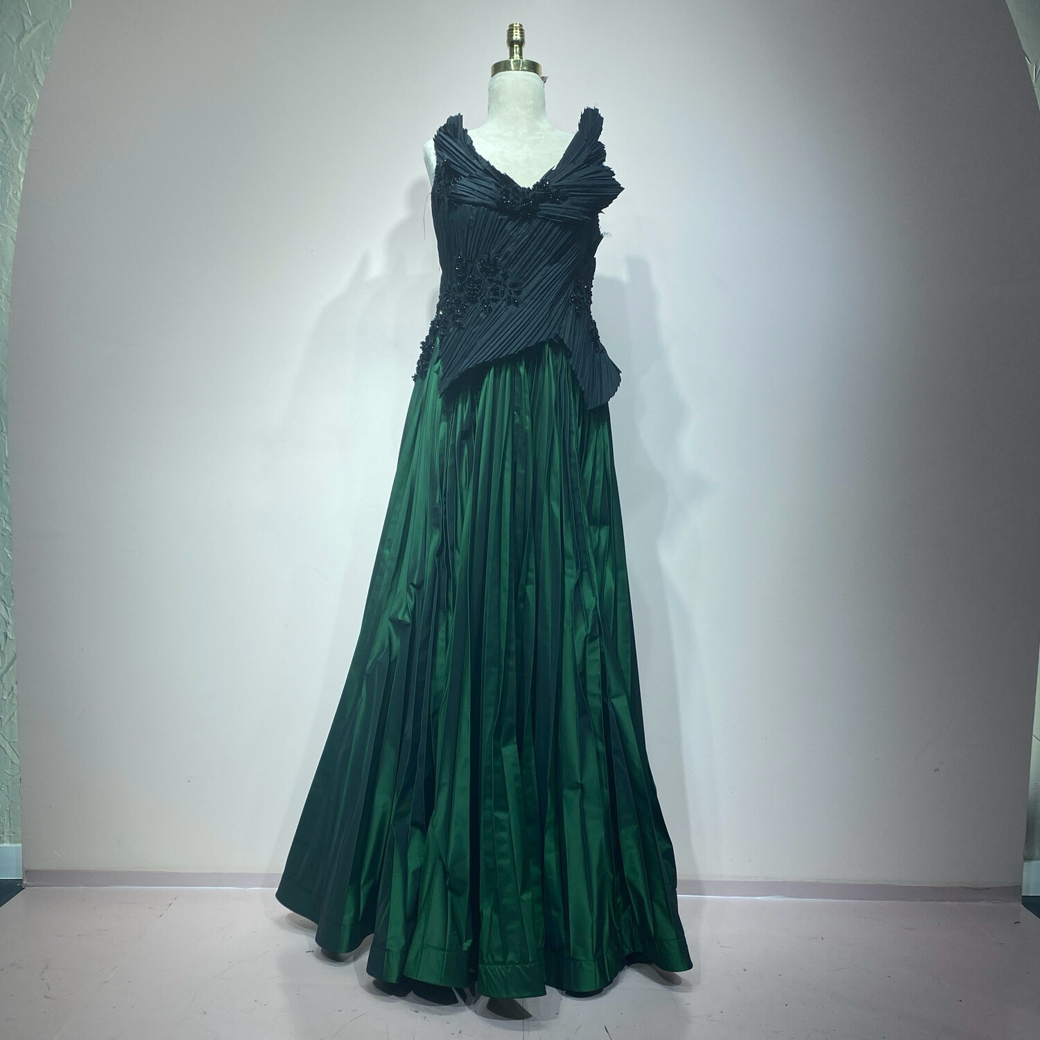 Vestido largo negro con verde esmeralda, talla 44 - L
