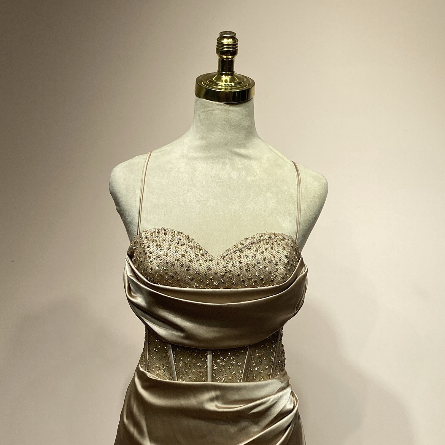 Vestido largo dorado talla 2/3