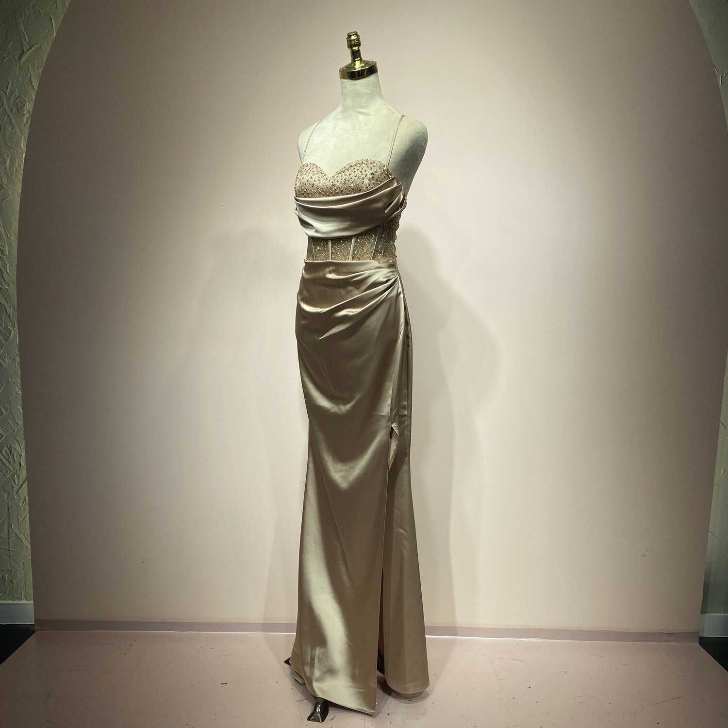 Vestido largo dorado talla 2/3