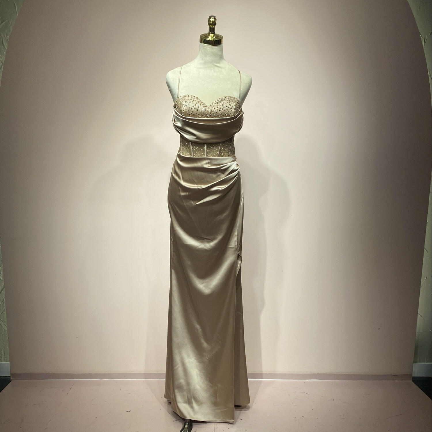 Vestido largo dorado talla 2/3