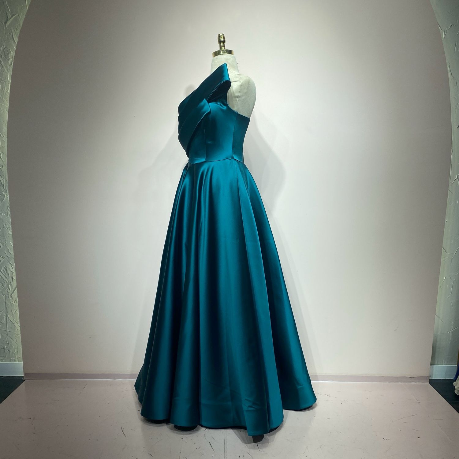 VENDIDO 2025 - Vestido largo verde esmeralda talla 42/10 VENDIDO 2025 - Vestido largo verde esmeralda talla 42/10