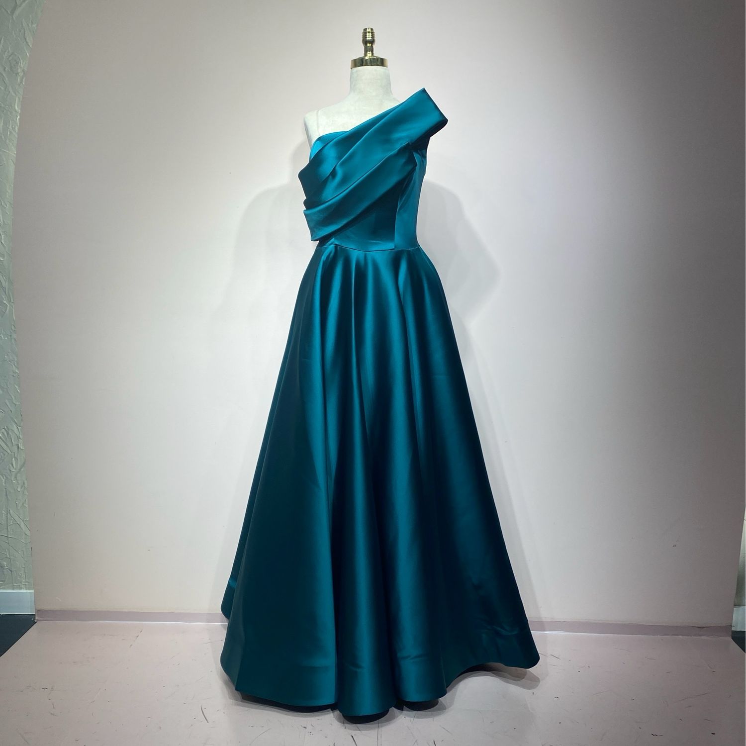 VENDIDO 2025 - Vestido largo verde esmeralda talla 42/10 VENDIDO 2025 - Vestido largo verde esmeralda talla 42/10