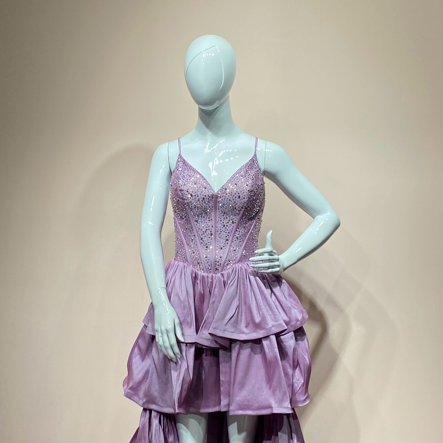 Vestido corto lila talla 12