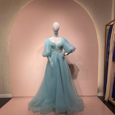 REBAJADO - VESTIDO LARGO 	COLOR	CELESTE	TALLA:	44	EU	o	12	US