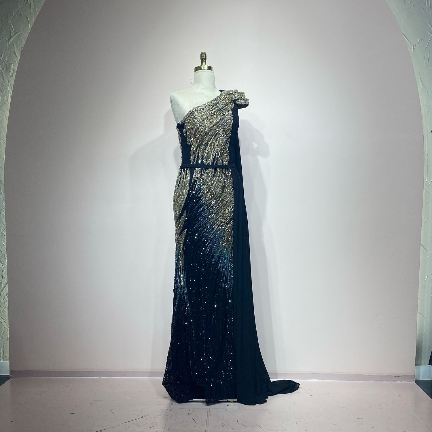 Vestido negro dorado talla 16