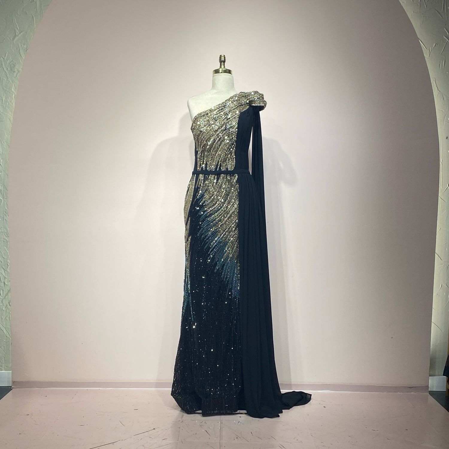 Vestido negro dorado talla 16