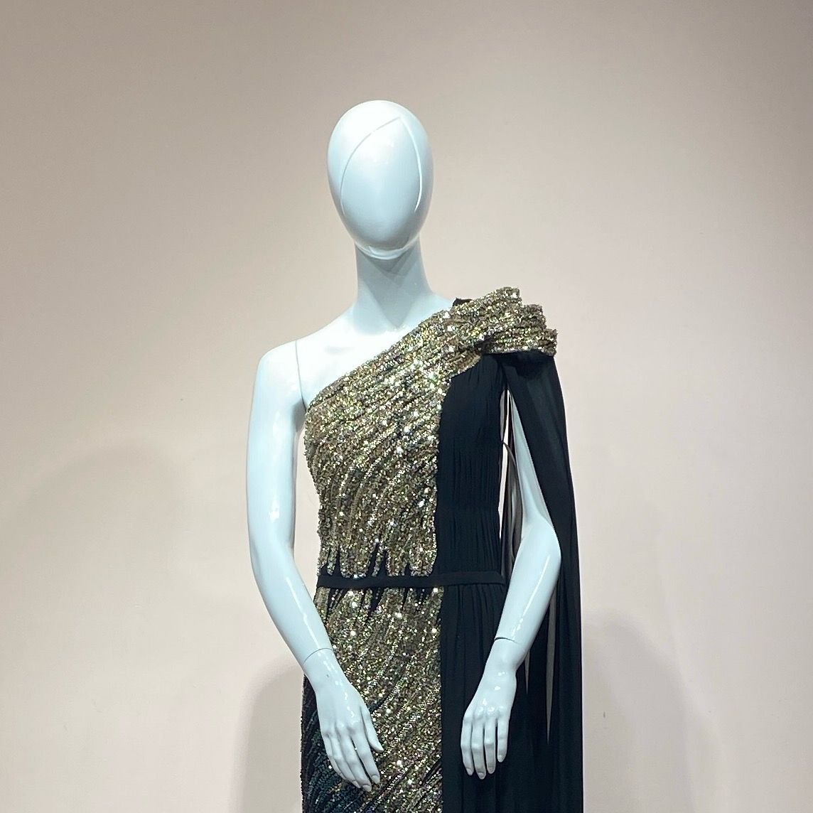 Vestido negro dorado talla 16
